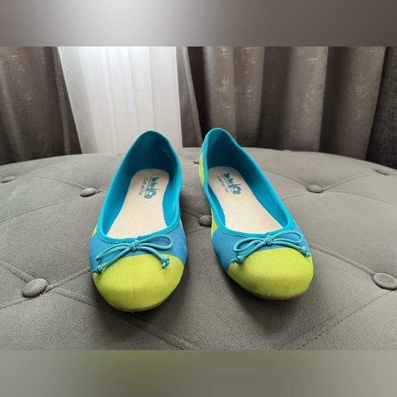 Coach and Four Green & Blue Lindsay Flats Size 9.5 - Picture 3 of 6